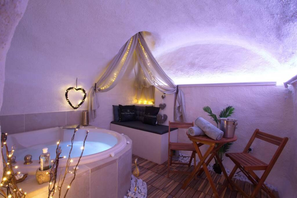 Les Secrets D'Alcove, Nuits Romantiques Avec Spa 普罗旺斯地区艾克斯 外观 照片