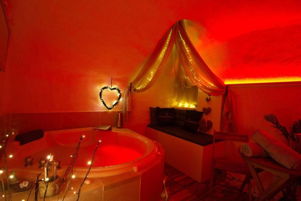 Les Secrets D'Alcove, Nuits Romantiques Avec Spa 普罗旺斯地区艾克斯 外观 照片