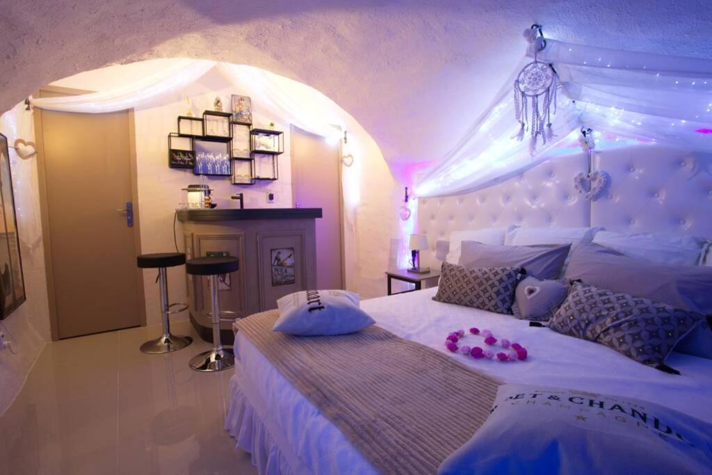 Les Secrets D'Alcove, Nuits Romantiques Avec Spa 普罗旺斯地区艾克斯 外观 照片