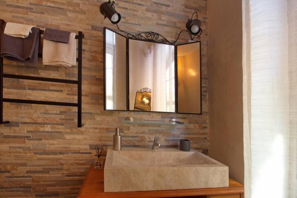 Les Secrets D'Alcove, Nuits Romantiques Avec Spa 普罗旺斯地区艾克斯 外观 照片