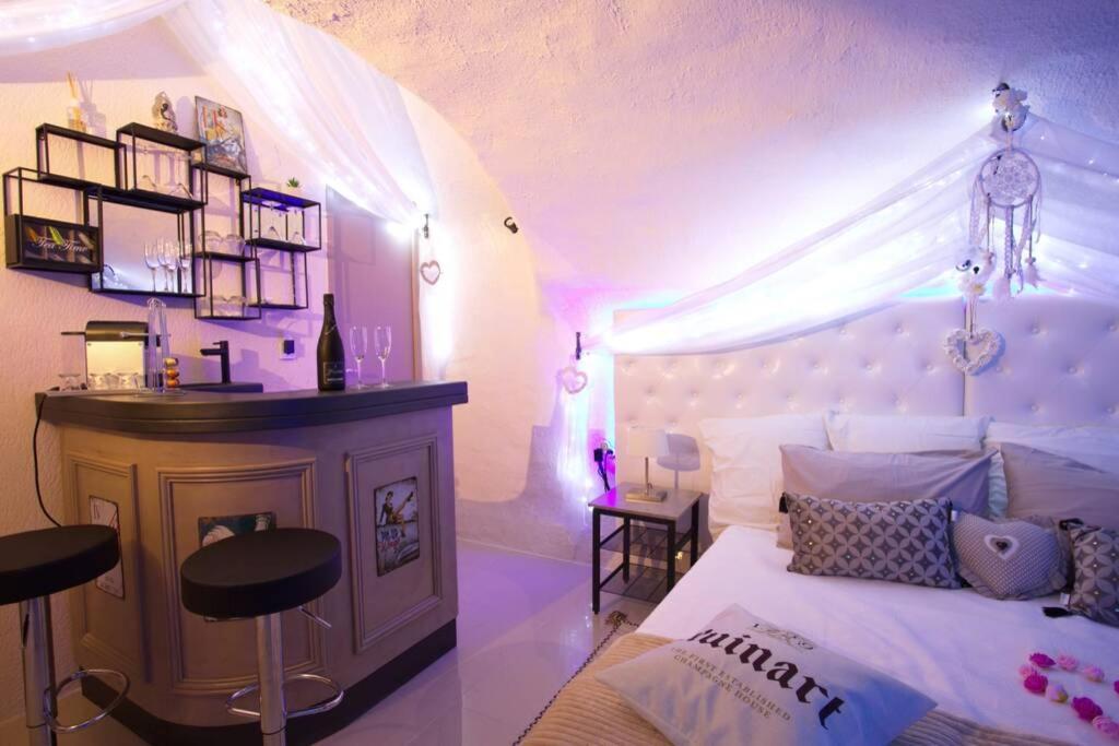Les Secrets D'Alcove, Nuits Romantiques Avec Spa 普罗旺斯地区艾克斯 外观 照片