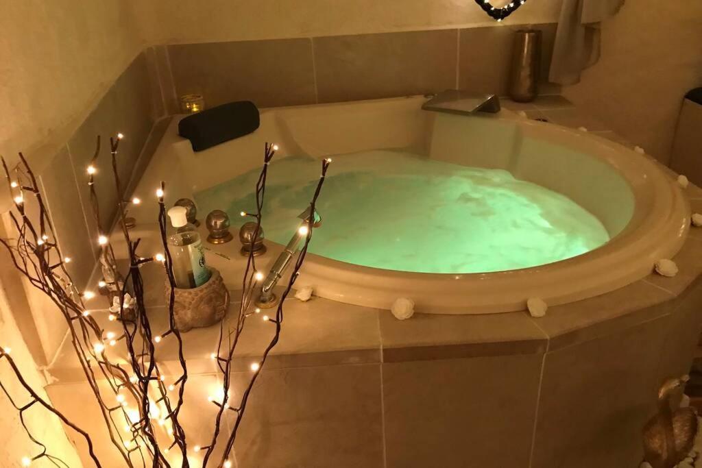 Les Secrets D'Alcove, Nuits Romantiques Avec Spa 普罗旺斯地区艾克斯 外观 照片