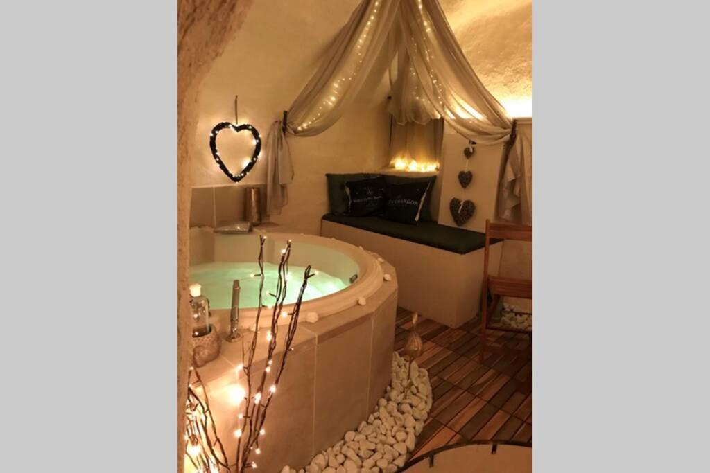 Les Secrets D'Alcove, Nuits Romantiques Avec Spa 普罗旺斯地区艾克斯 外观 照片